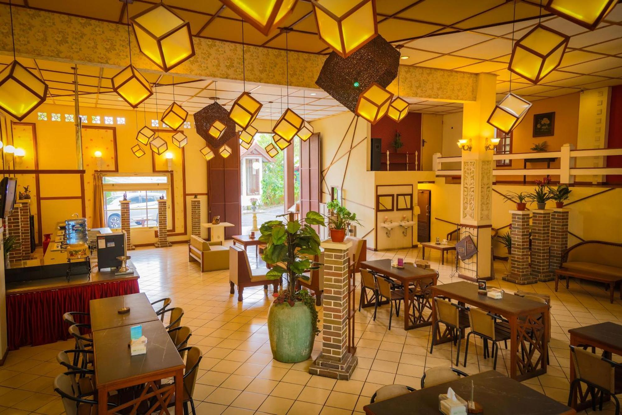 Family Hotel Gradia 2 Batu  Exteriér fotografie